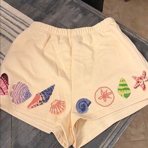 Queen of sparkles new! Cream Shorts with Seashell Design Xs
